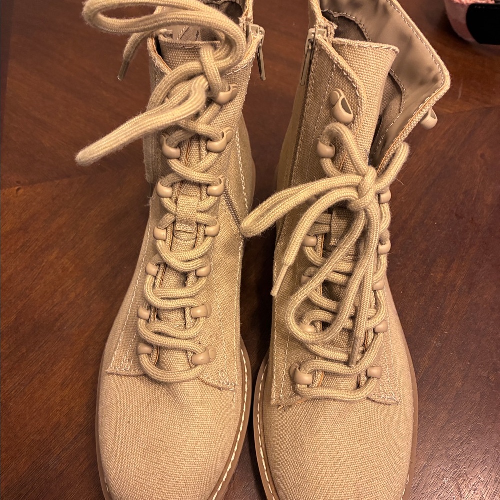 Universal thread canvas booties size 9